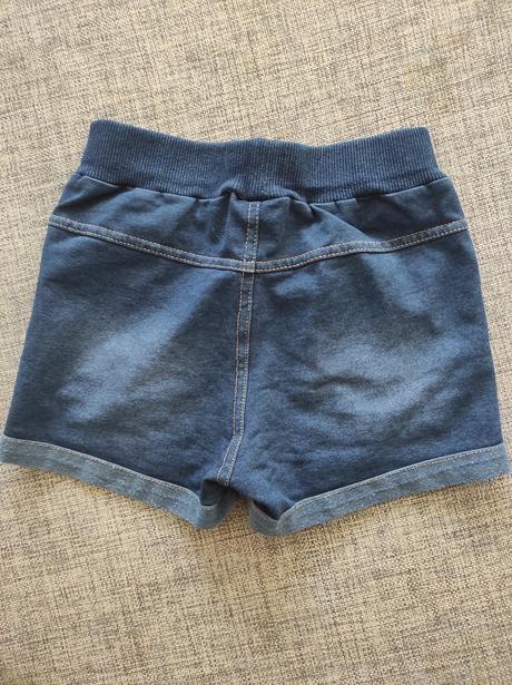 Predám šortky 128, disney,128