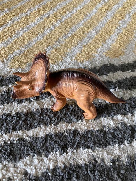 Dinosaury väčší 22cm, 