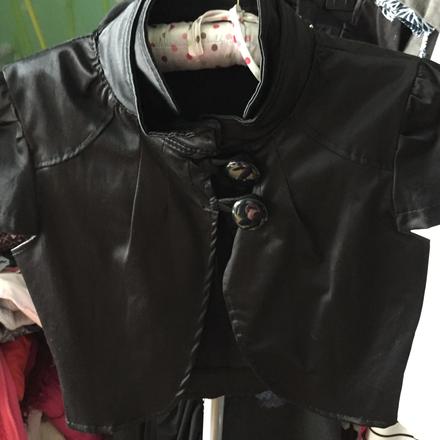 Saténové bolerko s krátkym rukavom, m