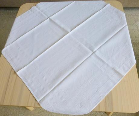 Biely stredový obrus, 