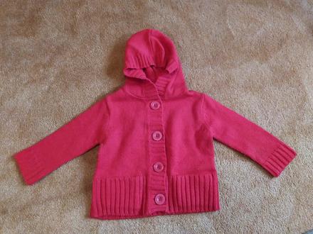 Svetrík s kapucňou s poštou, 74