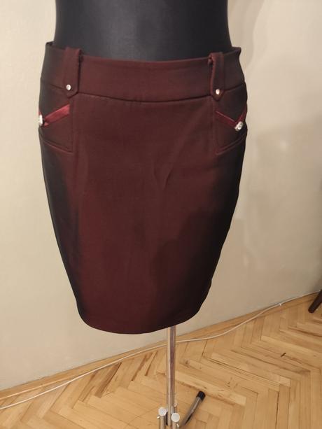 Slávnostnejší bordový štvorkostým annis juzina, 38