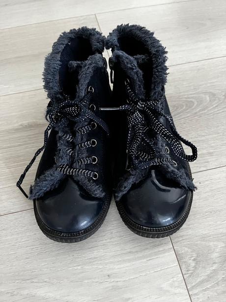 Kotníkové topánky, 33