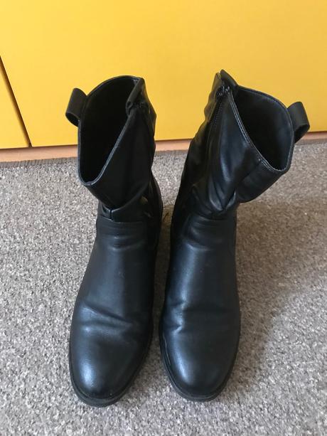 Kotnikove čižmy, clara barson,35