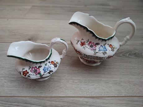 Porcelánové nádoby na mlieko, mliečnik, 