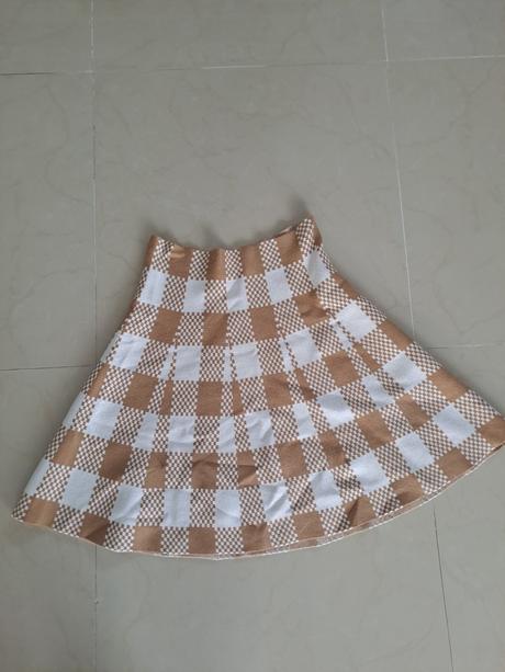 Modwrna sukňa, gate,38