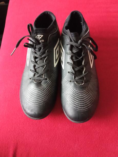 Halovky, umbro,36