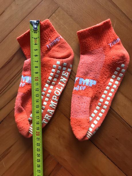 2 párky ponožiek na trampolínu, 37