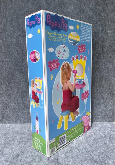 Kozmetický stolík,