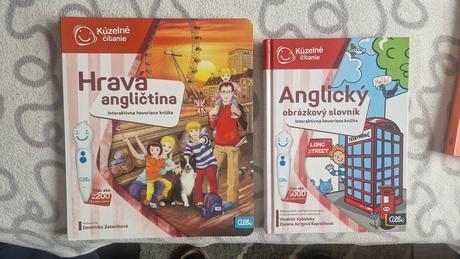 Kuzelne citanie albi- pero a rozne knihy,