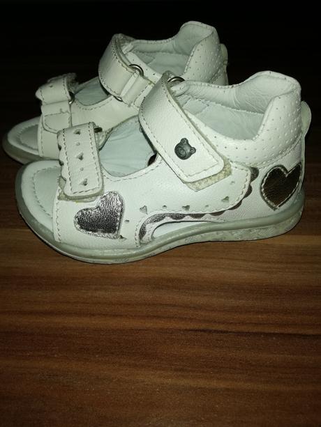 Sandálky, lasocki,21
