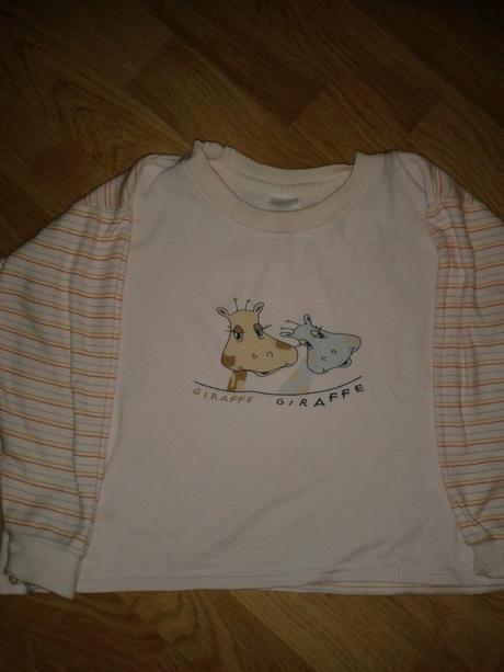 Pyžamko so žirafami, 98