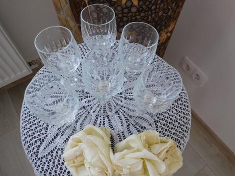 Sklenené poháriky jemne brúsené-6 kusov top stav, 