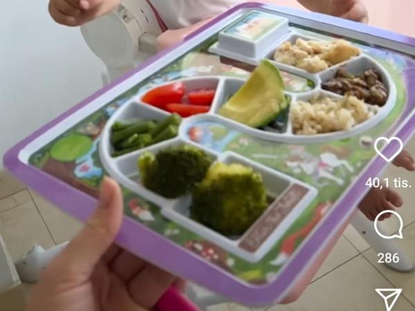 Tácka - papanie hrou