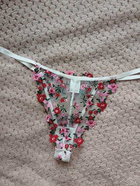 Nádherný čipkovaný set spodného prádla, m