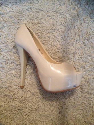 Leskle topanky, 37