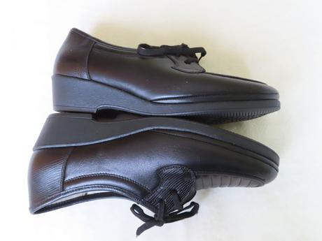 Dámske celokožené poltopánky veľ. 39, 39