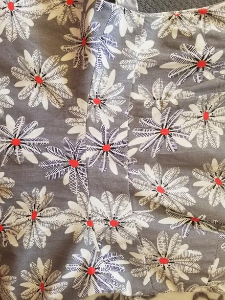 Kvietkovane šaty, m