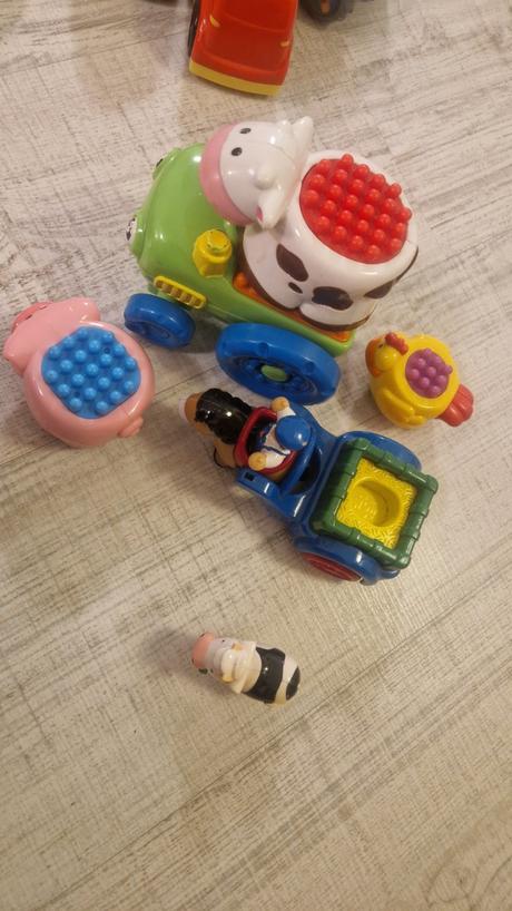 Auto pre najmensich + voz s konom,