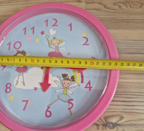 Nástenné hodiny dievčenské,
