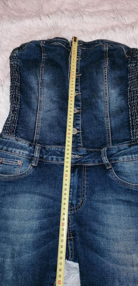 Krásny riflovy overal, 