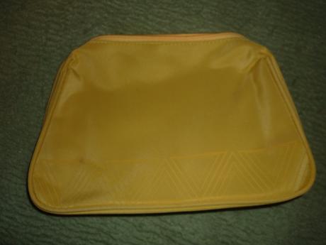 Zlta kozmeticka taska, 