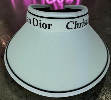 Šilt na štýl dior,