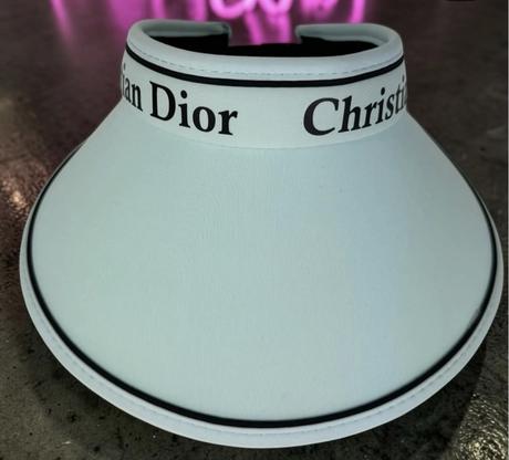 Šilt na štýl dior, 