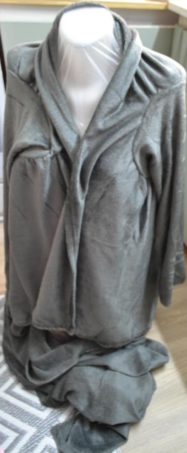 Zavinovacia deka s rukávmi unisex univeľkosť,