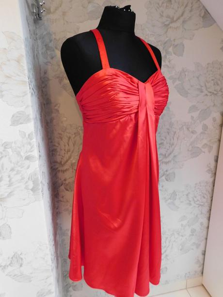 Velmi pekne saty na slavnost, 38