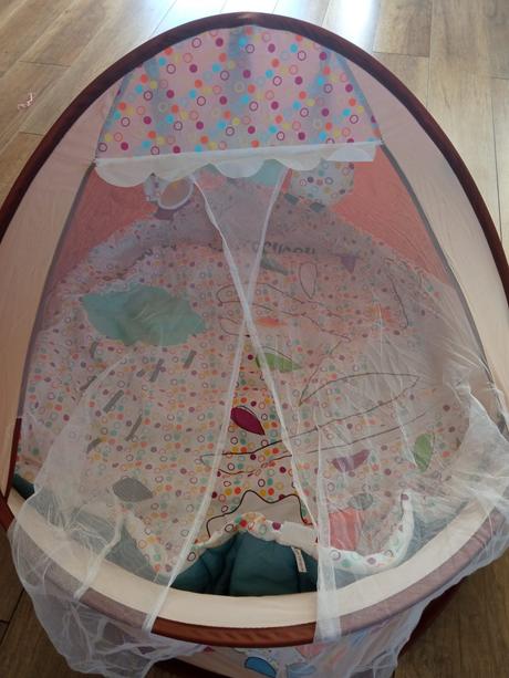 Hniezdo/cestovná postieľka ludi,