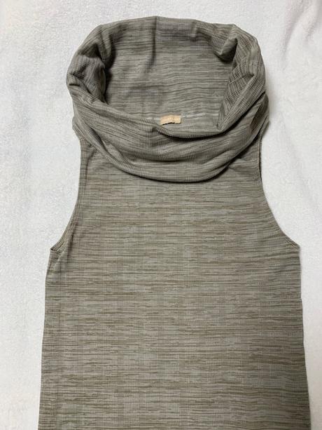 Úzke elastické dlhšie šaty bez rukávov golden lady, m