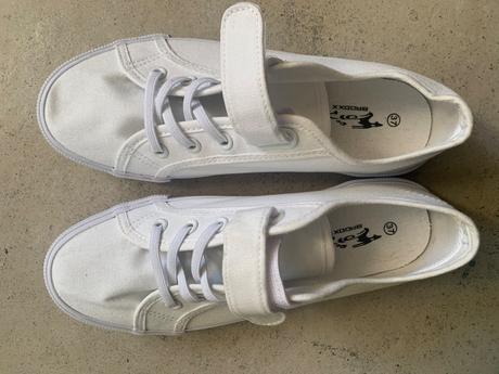 Nove tenisky, 37