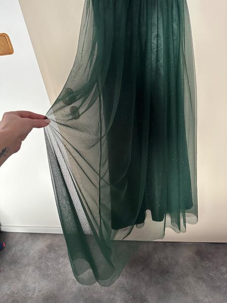 Trblietave šaty aj motýlik, 