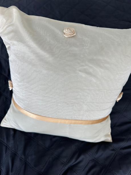 Obliečka na vankúš s ružičkami, 