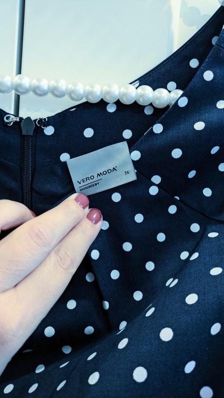 Tmavomodré bodkované šaty vero moda, vero moda,s