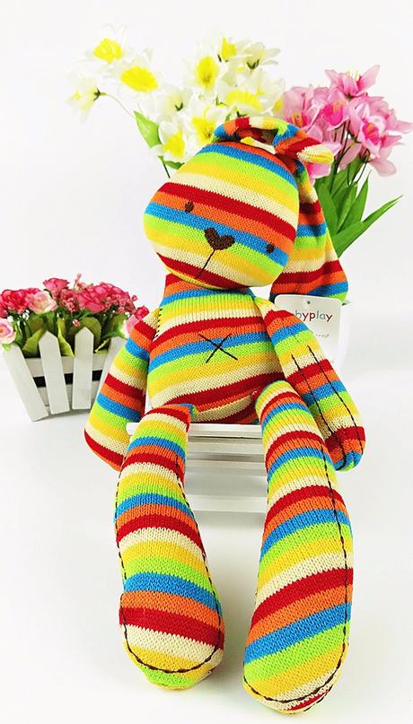 Plysovy duhovy kralicek cc 50cm s vystretym uskom,