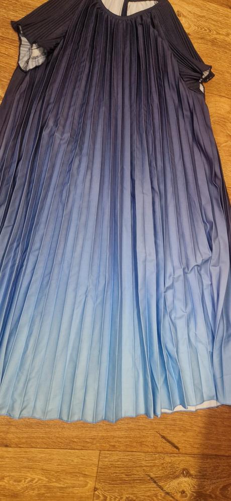 Krásne skladané šaty, l