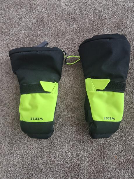 2x detské nepremokavé lyžiarské rukavice, wedze