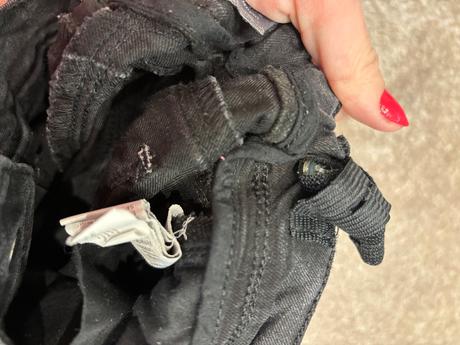 Cierne rifle so spodným zipsom, 140