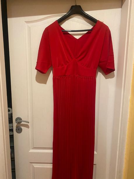 Spoločenské saty nenosene, l