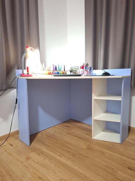 Rohový písací stôl, 