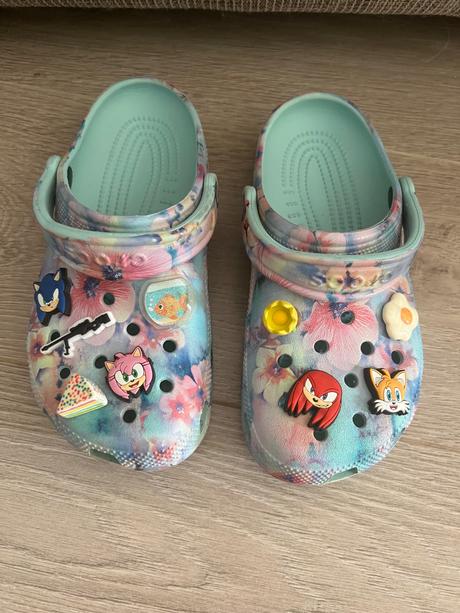 Belasé kvietkove crocs s ozdobami, veľkosť 36, crocs,36