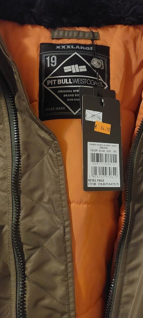 Nová pekná bombera, xxxl