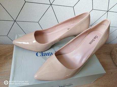 Špicaté lesklé béžové lodičky, clara barson,38