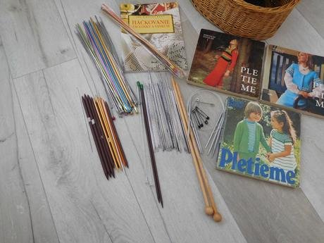 Retro potreby na štrikovanie, 