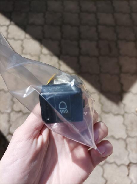 Náhradné diely do aut, 