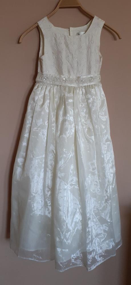 Šaty na slávnostnú príležitosť, 134