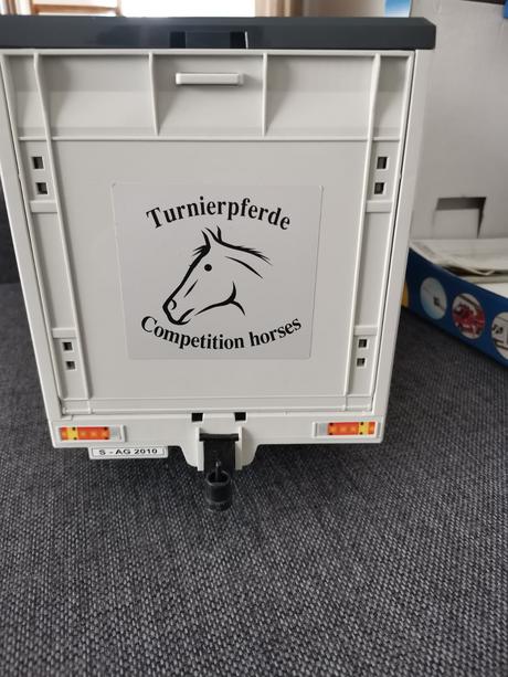 Mercedes karavan pre kone, 