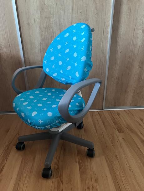 Rastúci stôl a stolička,